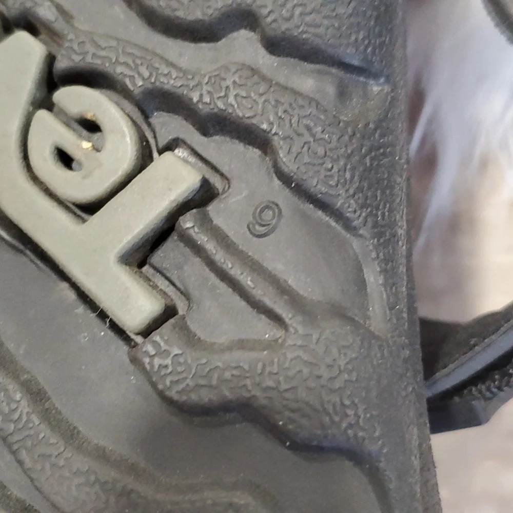 Teva black sandals size 9 - Picture 7 of 12